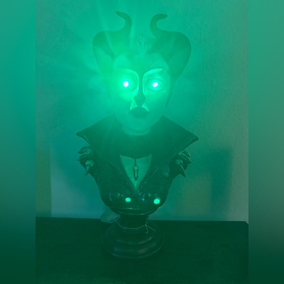 Disney Halloween Maleficent Bust Statue VHTF - Picture 2 of 2